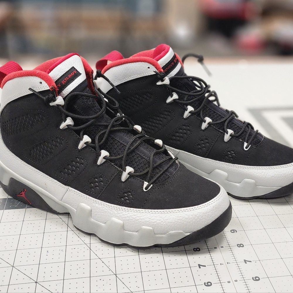 Jordan 9 Retro Johnny Kilroy || Size 12